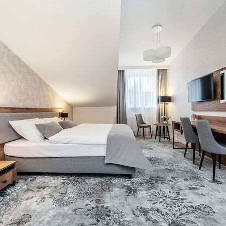 Vinfort Aparthotel Cracovia Exterior foto