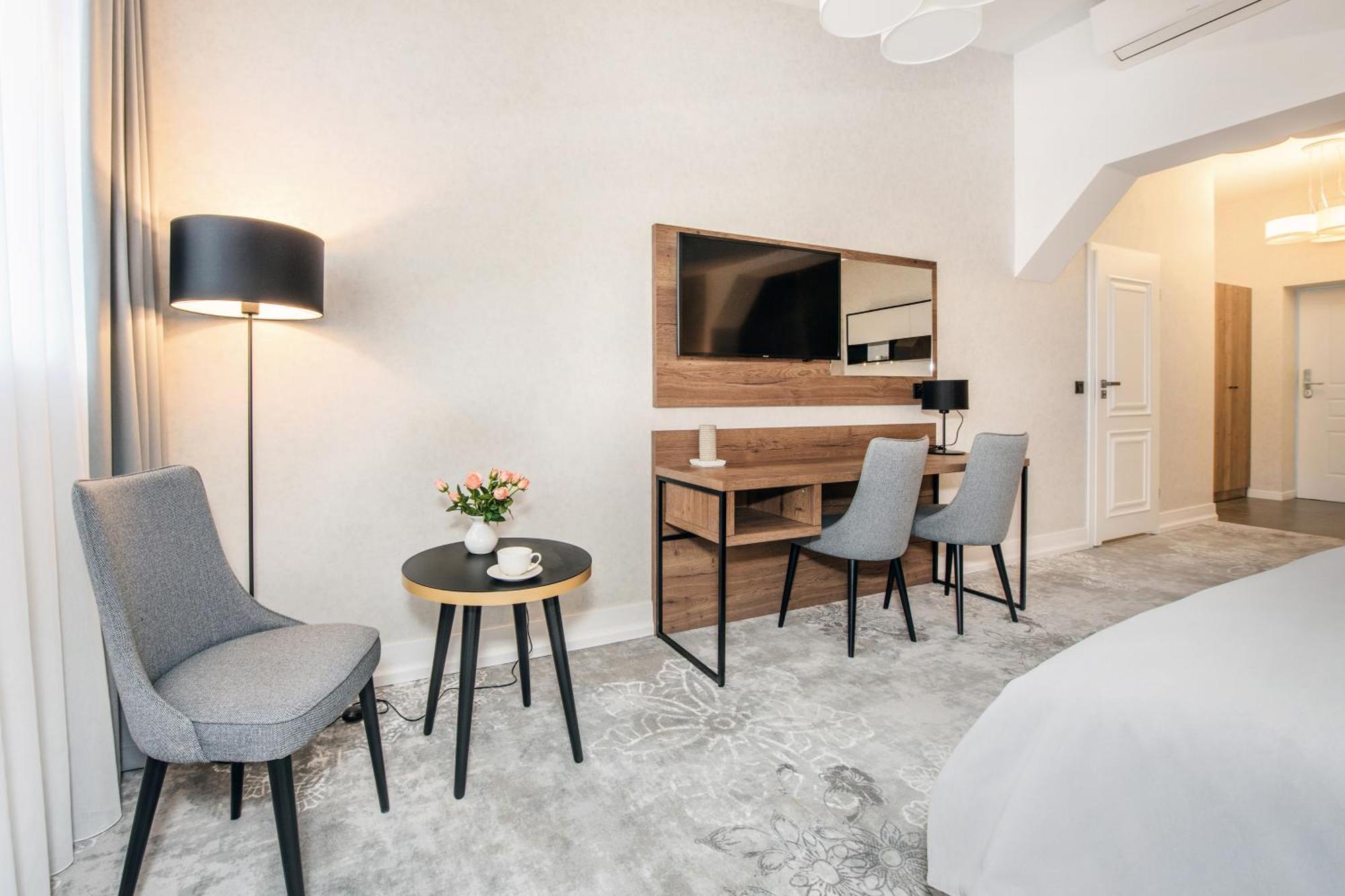 Vinfort Aparthotel Cracovia Exterior foto